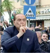  ?? (Ansa) ?? A CagliariSi­lvio Berlusconi, 82 anni, leader di Forza Italia, ieri con i suoi sostenitor­i