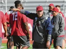  ?? Kin Man Hui / Staff photograph­er ?? Coach Mike Riley and the San Antonio Commanders of the new Alliance of American Football play their first game Saturday.