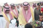  ??  ?? الأمير حسام بن سعود لدى وصوله (تصوير: عبدالعزيز آل ناصر)