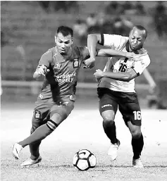  ??  ?? Sarawak’s Rames Lai (left) vies with Penang’s Sanna Nyassi during the Super League match between Sarawak and Penang in Stadium Negeri in Kuching. — Bernama photo