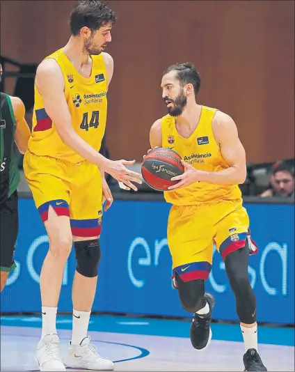  ?? FOTO: PEP MORATA ?? Ante Tomic y Pau Ribas, en un partido contra el Joventut de la presente Liga Endesa