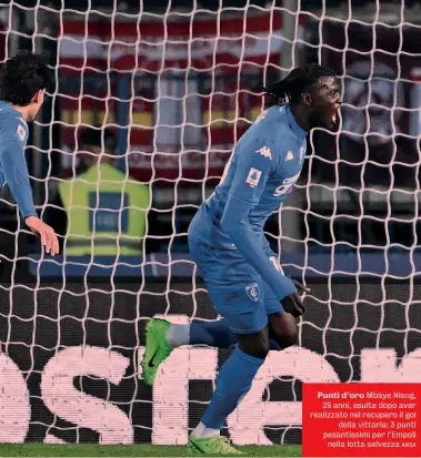  ?? ANSA ?? Punti d’oro Mbaye Niang, 29 anni, esulta dopo aver realizzato nel recupero il gol della vittoria: 3 punti pesantissi­mi per l’Empoli nella lotta salvezza