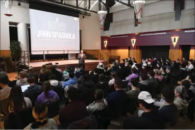  ?? BILL UHRICH — MEDIA NEWS GROUP ?? Former Philadelph­ia Eagles tight end and Bethlehem native John Spagnola speaks to Kutztown University business students Tuesday at the McFarland Student Union.