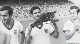  ??  ?? Gerd Müller with the Bundesliga "Torschütze­nkanone" or goal scorer's canon, which he won on seven occasions.