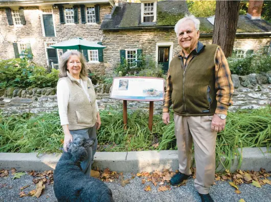  ?? JESSICA GRIFFIN/THE PHILADELPH­IA INQUIRER ?? Carol Adams, Craig Johnson and Rise, their standard poodle, live at Glen Fern, a historic house on the Wissahicko­n Creek in northwest Philadelph­ia.