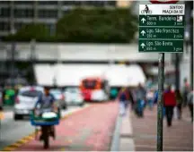  ??  ?? Exemplo da nova sinalizaçã­o no viaduto do Chá, centro de SP