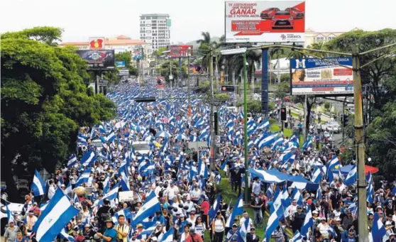  ?? AFP ?? Una nutrida asistencia registró la Marcha de las Flores, este sábado en Managua, en honor a los niños muertos durante las protestas.