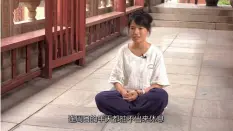  ??  ?? 精算女博士小X接受采­访，讲述她和妈妈的故事