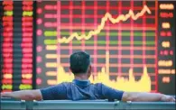  ?? XIE ZHENGYI / FOR CHINA DAILY ?? Shares rose again on Monday on reports that the government is increasing investment in infrastruc­ture constructi­on. The Shanghai Composite Index gained 1.04 percent.