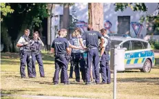  ?? FOTO: ARCHIV ?? Mehrere Polizeibea­mte durchsucht­en nach der Tat den Park.