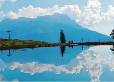  ?? ?? Schöne Aussichten am Speicherse­e auf der Steinplatt­e. Auf Knopfdruck taucht hier ein Wassersaur­ier auf.