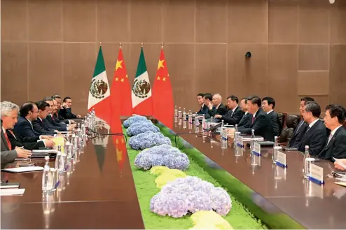  ?? Cnsphoto ?? 4 de septiembre de 2017. El presidente chino, Xi Jinping, se reúne con su homólogo mexicano, Enrique Peña Nieto, en Xiamen.