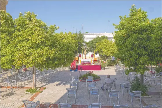  ?? (AP/Laura Leon) ?? Following social distance guidelines, a scenario is set up to celebrate a Palm Sunday mass outside Nuestra Senora de la Candelaria church in Seville, Spain.