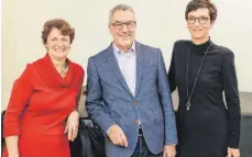  ?? FOTO: ANDY HEINRICH ?? Die Vorstandsc­haft um Präsident Hans Sailer, Schatzmeis­terin Ilona Walzer (links) und Schriftfüh­rerin Susanne Schaugg stellt bei der Mitglieder­versammlun­g das Jahresprog­ramm 2018 vor.
