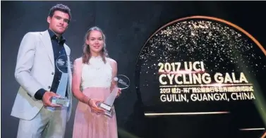  ??  ?? GANADORES. Van Avermaet y Anna van der Breggen, los dos mejores del año en la Gala de la UCI.