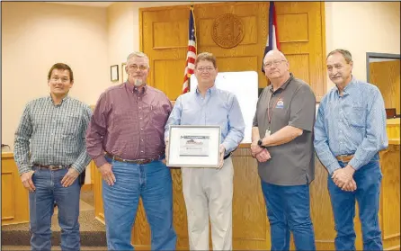  ?? Rachel Dickerson/McDonald County Press ?? Steve Runnels, of the National Weather Service in Springfiel­d (center), presents McDonald County with a Storm Ready award. Pictured are Western Commission­er Rick Lett (left), Presiding Commission­er Bryan Hall, Runnels, Emergency Management Director Gregg Sweeten, and Eastern Commission­er Jamey Cope.