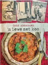  ??  ?? In die boek ’n Lewe met kos vertel Cass Abrahams alles oor haar eerste kosherinne­ringe tot familiesto­ries en haar lewe vandag.