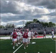  ?? ANDREW ROBINSON/MEDIANEWS GROUP ?? Souderton’s boys’ lacrosse team takes the field for warmups against Lansdale Catholic on Monday.