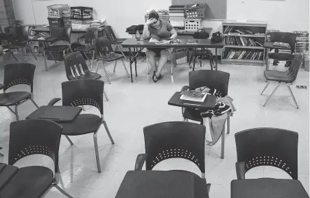  ?? Jon Shapley photos / Houston Chronicle ?? Carmen Zuniga works through the lunch hour to finish an assignment during a Saturday school session.