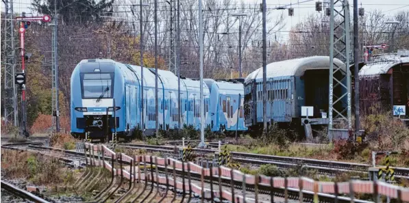  ?? Foto: Jan-Luc Treumann ?? Der neue Bahnbetrei­ber Go-Ahead kann im Regionalve­rkehr nur mit einem reduzierte­n Angebot starten. Die Kritik daran ist laut.