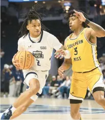 ?? MIKE CAUDILL/FREELANCE ?? Old Dominion guard Chaunce Jenkins drives against Southern Miss guard Mo Arnold during Wednesday night’s game.