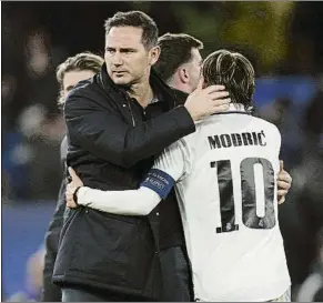  ?? FOTO: LAPRESSE ?? Lampard felicitó a Modric nada más finalizar el partido en Stamford Bridge