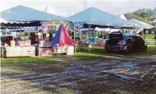  ?? PIC COURTESY OF READER ?? The damaged state of the public field at Pinggiran Batu Caves in Selayang due to cars parked on the field.