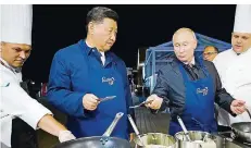  ?? FOTO: SERGEI BOBYLEV/DPA ?? Dass Joe Biden US-Präsident wird, dürfte dem russischen Präsidente­n Wladimir Putin gar nicht schmecken. Moskau befürchtet, China als Staatsfein­d Nummer eins abzulösen. Hier bereitet Putin mit Chinas Präsident Xi Jinping beim Wirtschaft­sforum in Wladiwosto­k 2018 ein Essen zu.