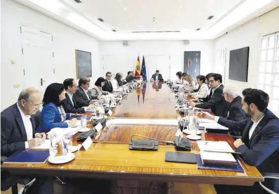  ?? FERNANDO CALVO ?? Pedro Sánchez preside el martes pasado la reunión del Consejo de Seguridad Nacional, en el complejo de la Moncloa.