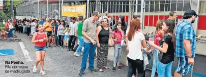  ?? NILTON FUKUDA/ESTADÃO ?? Na Penha. Fila começou de madrugada