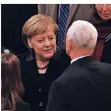  ?? FOTO: AFP ?? Angela Merkel wird von US-Vize-Präsident Mike Pence begrüßt.