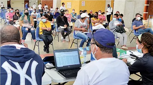  ?? RICARDO FLETE ?? El más reciente acto de entrega de equipos escolares fue realizado en Santiago por el Gobierno.