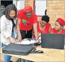  ?? Picture: RANDELL ROSKRUGE ?? EFF INTERVENTI­ON: EFF members assist prospectiv­e students to apply at Walter Sisulu University’s Potsdam campus, despite the call for no walk-ins