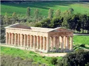  ?? ?? Archeologi­a
Il tempio di Segesta, in provincia di Trapani