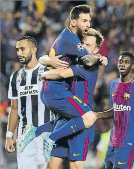  ?? FOTO: PEP MORATA ?? Messi celebró el gol de Rakitic tanto como los suyos La jugada fue suya