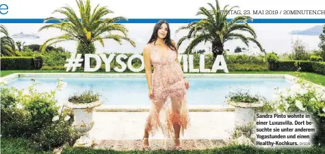  ?? DYSON ?? Sandra Pinto wohnte in einer Luxusvilla. Dort besuchte sie unter anderem Yogastunde­n und einen Healthy-Kochkurs.