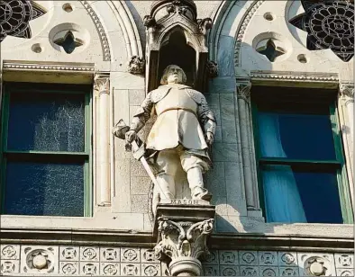  ?? Ken Dixon / Hearst Connecticu­t Media file photo ?? An 8-foot sculpture of Major John Mason, who led an infamous 1637 raid that killed 400-to-500 Native Americans, has stood in a niche above the State Capitol's north steps since 1909.