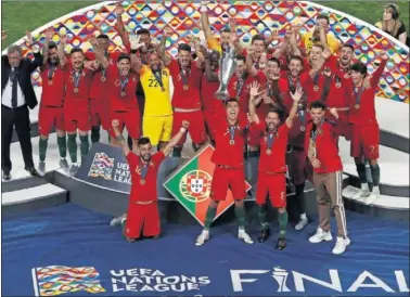  ??  ?? Portugal celebra el título de la primera la Liga de Naciones en 2019.