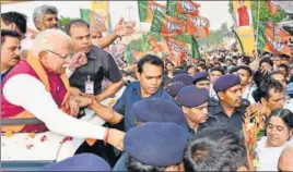  ?? HT PHOTO ?? Haryana chief minister Manohar Lal Khattar during a road show in Kurukshetr­a on Saturday.