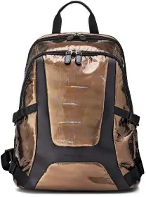  ??  ?? Lo zaino Backpack 13’’ della collezione Flash in PU laminato con zip perimetral­e e tasca porta laptop da 13 pollici di Fedon 1919