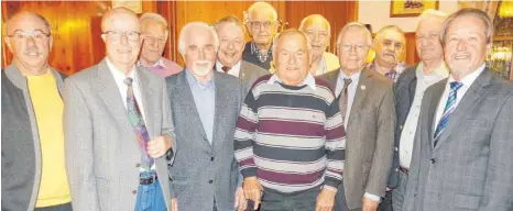  ?? FOTO: SILVIA MÜLLER ?? Zum Jubiläum gab es wichtige Ehrungen. Unser Bild zeigt von links: Werner Baumann, Alfred Hauser, Gerhard Jurksch, Senon Prokop, Arnulf Freiherr von Eyb, Ernst Lohrer, Lothar Zweck, Kurt Lamprecht. Heinz Koch, Erwin Seeburger, Siegfried Böck und...