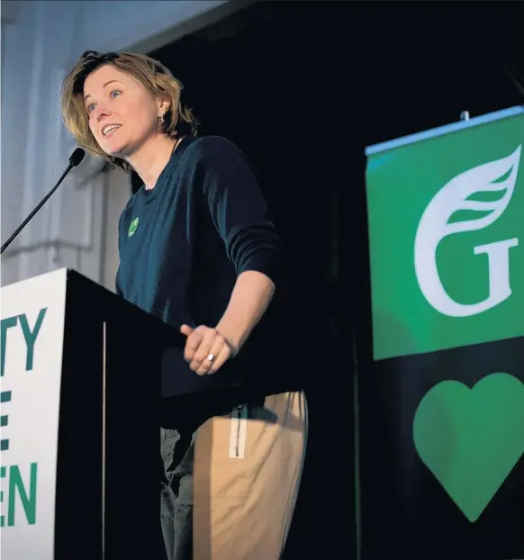  ?? Pictures / Dean Purcell. ?? Green Party supporter Lucy Lawless during the Greens’ climate policy announceme­nt yesterday while (inset) former party leader Jeanette Fitzsimons looks on.