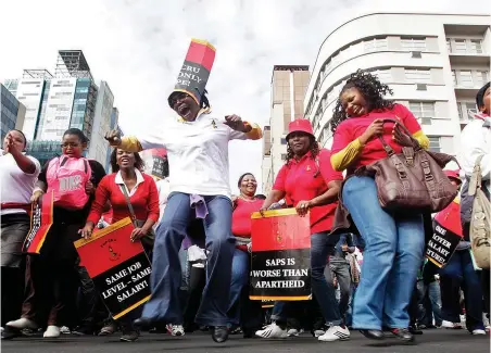  ?? PICTURE: INDEPENDEN­T ?? WE WANT MORE: Three hundred Popcru members marched to the Green Point Provincial SAPS headquarte­rs to protest against low wages and poor human resource services.