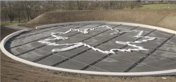  ?? PNG MERLIN ARCHIVE ?? An enormous Maple Leaf measuring 20 metres across is under constructi­on at a place called Hill 70 in Northern France. A $12 million memorial will commemorat­e the site of one of Canada’s lesser-known victories in the First World War.