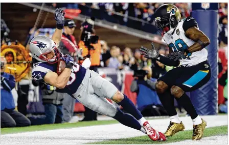  ?? ELSA / GETTY IMAGES ?? Danny Amendola stays inbounds as Jacksonvil­le’s Tashaun Gipson defends to give New England the go-ahead touchdown in the final minutes of the AFC Championsh­ip game at Gillette Stadium. Amendola scored twice in the Patriots’ fourth-quarter comeback.