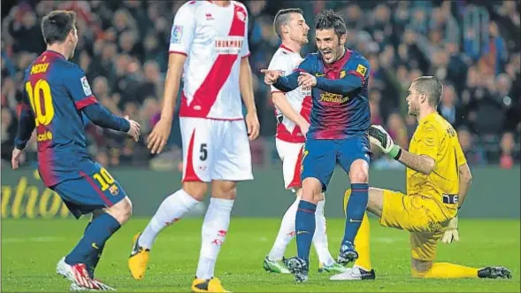  ?? ROSER VILALLONGA ?? David Villa agradece a Lionel Messi la asistencia que facilitó el primer tanto del Barça y del goleador asturiano