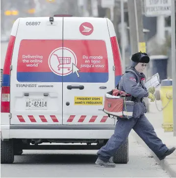  ?? PETER J. THOMPSON/FILES ?? The Liberal government has announced that it will freeze Canada Post’s move toward community mailboxes — but the Crown corporatio­n will not resume home delivery to those who have already lost it.