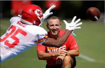  ?? AP
Photo/Charlie Riedel ?? In this 2019 file photo, Kansas City Chiefs defensive coordinato­r Steve Spagnuolo watches a drill during NFL football training camp in St. Joseph, Mo.
