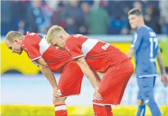  ?? FOTO: DPA ?? Abstiegska­mpf ist hart: Holger Badstuber (li.) und Timo Baumgartl sind nach dem 0:4 sichtlich bedient.