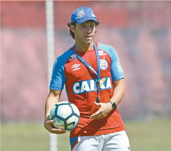  ??  ?? Agora efetivado como treinador, Preto terá a missão de fazer com que a campanha do Bahia seja mais constante dentro do Campeonato Brasileiro